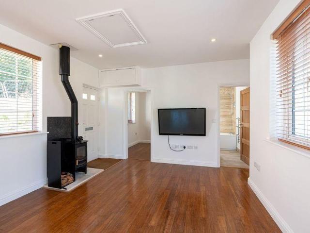 House for rent in Risinghurst and Sandhills, The Slade