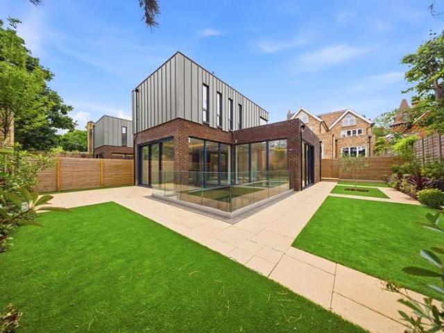 Farm for sale in London Borough of Ealing, Perivale