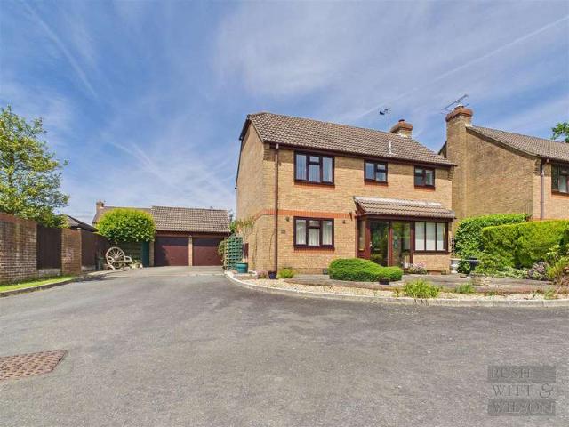 Farm for sale in Little Common, Heathlands
