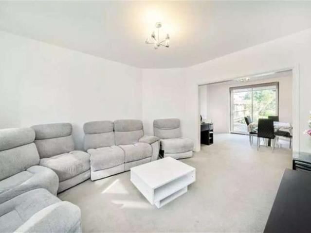Farm for sale in Brent Cross, Greater London