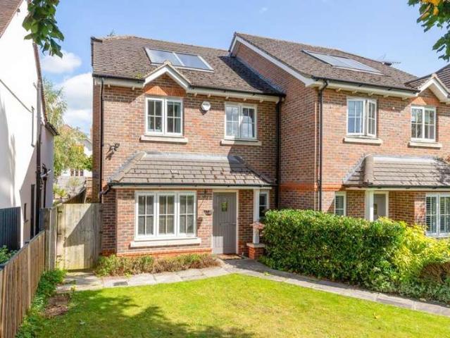 Farm for sale in Cookham Rise, Cookham