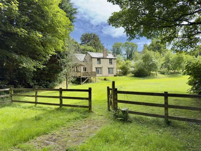 Farm for sale in Penwortha, Penwartha Coombe
