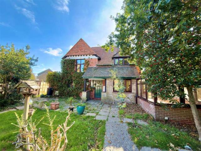 Farm for sale in Colwell Bay, Totland