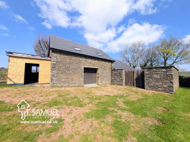 Farm for sale in Penrhiwceiber, Wales