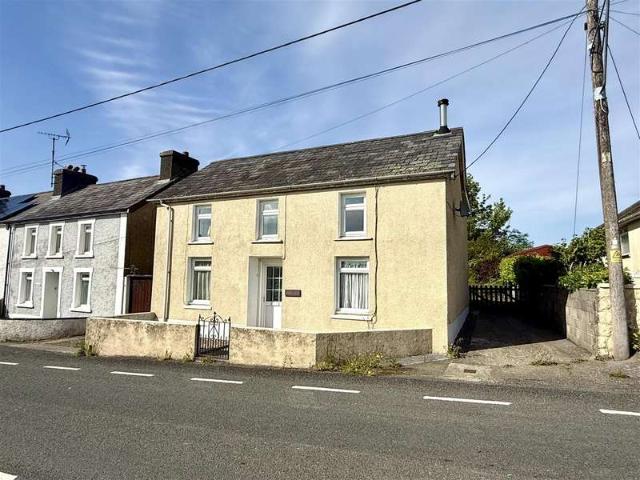 Farm for sale in Llanybydder, Wales