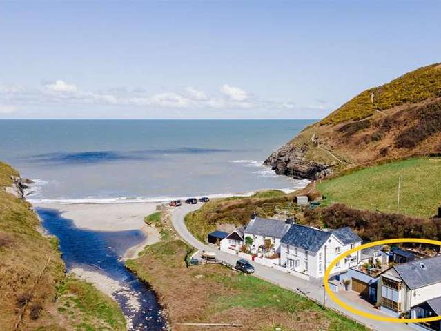 Farm for sale in Llwyndafydd, Wales