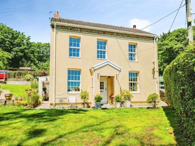 Farm for sale in Heol-y-cyw, Wales