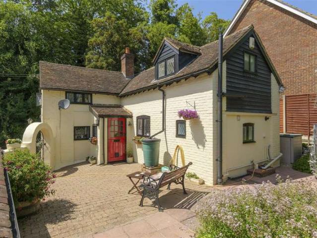 Cottage for sale in Oad Street, Kent
