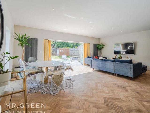 Farm for sale in Jumpers Corner, Christchurch