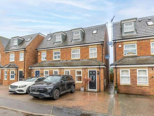 Farm for sale in Aston Clinton, Buckinghamshire