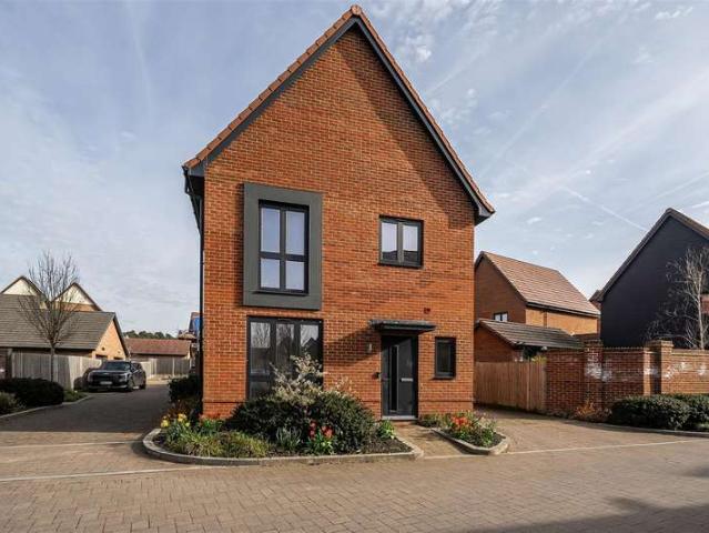 Farm for sale in Buckler's Park, Crowthorne