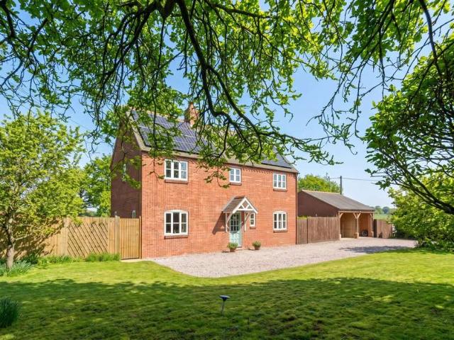 Farm for sale in Ocle Pychard