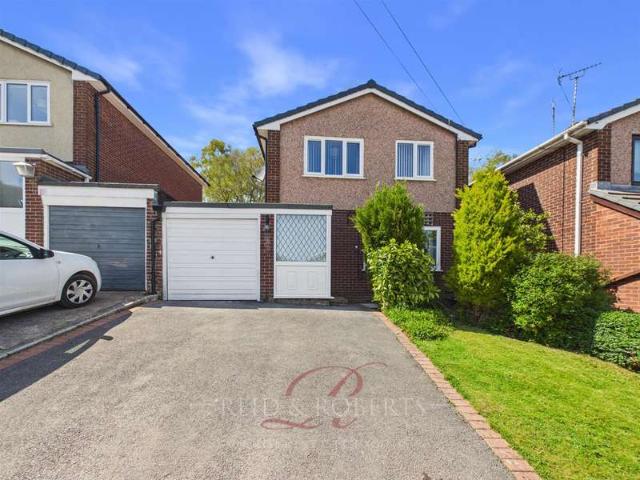 Farm for sale in Cadole, Gwernymynydd