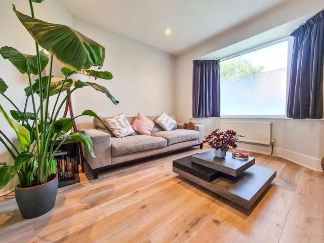 Farm for rent in Hendon Central, Greater London