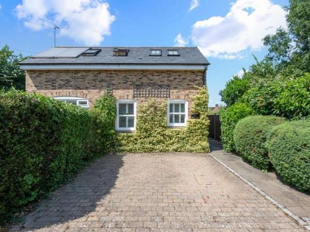 Farm for sale in Woodcote, Epsom