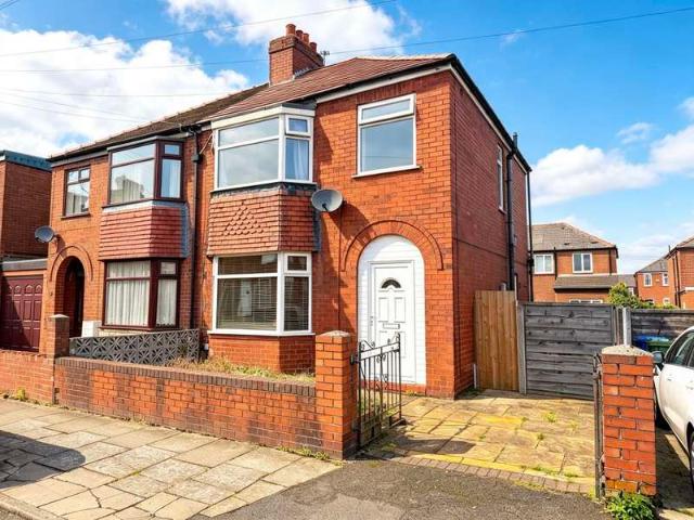 Farm for sale in Guide Bridge, Greenheys