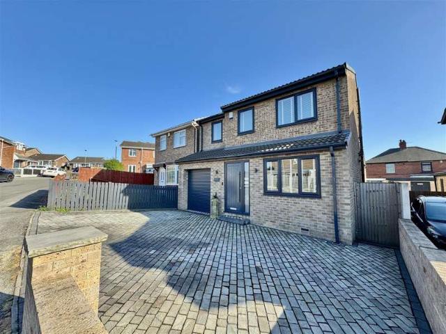 Farm for sale in Mapplewell, South Yorkshire