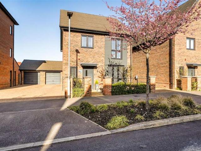 Farm for sale in Buckler's Park, Crowthorne
