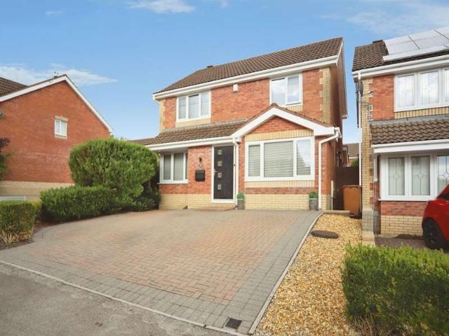 Farm for sale in Hendredenny