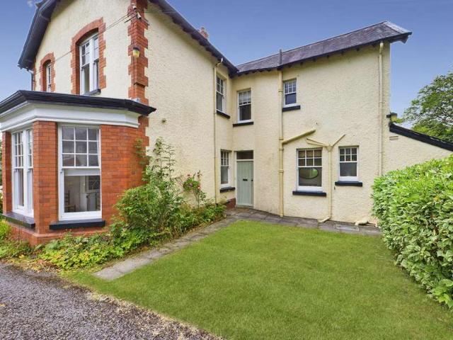 Farm for rent in Newton, Wales