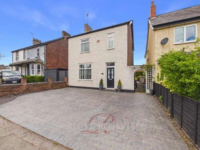 Farm for sale in Pen-y-ffordd, Wales