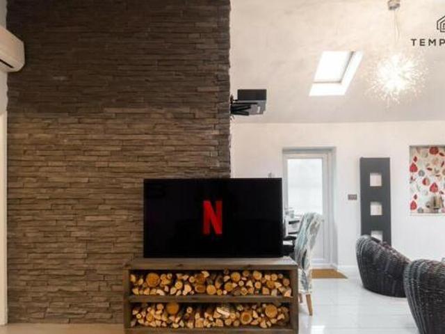 House for sale in Ascot