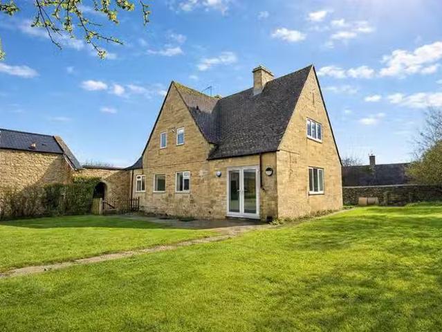 House for rent in Fossebridge, South West England