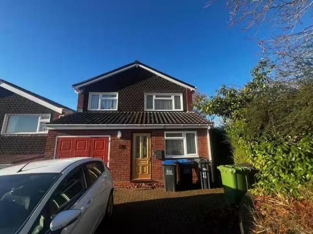 House for rent in Woodloes Park, Green Close