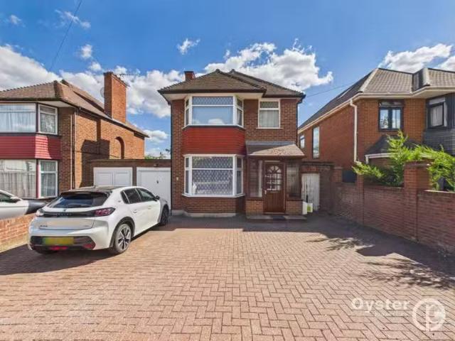 House for rent in Burnt Oak, Greater London