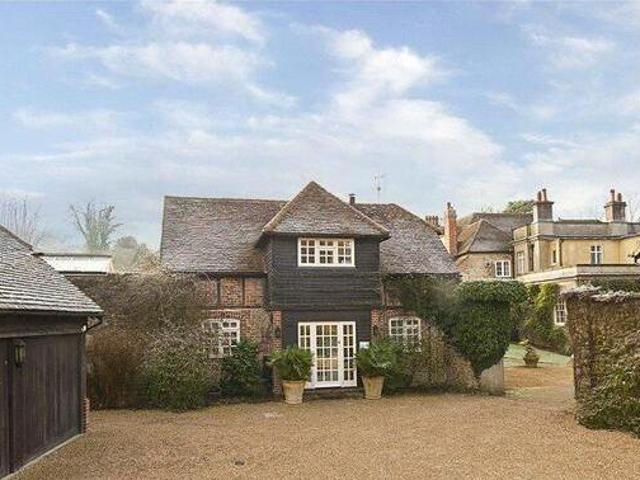 House for rent in Surrey