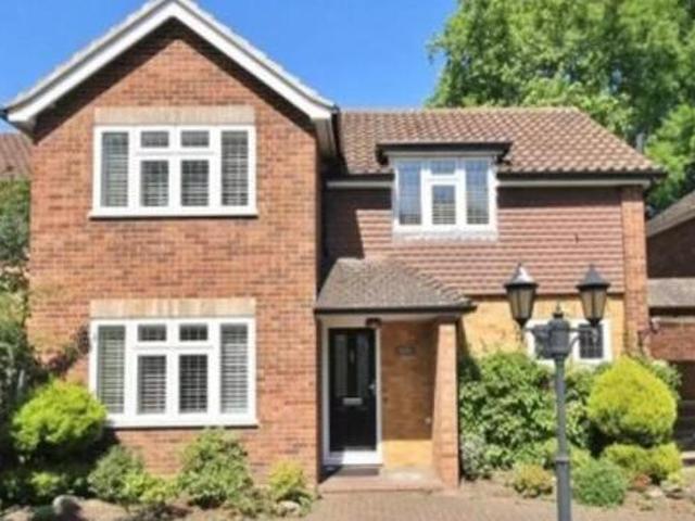 House for sale in Chertsey, Runnymede