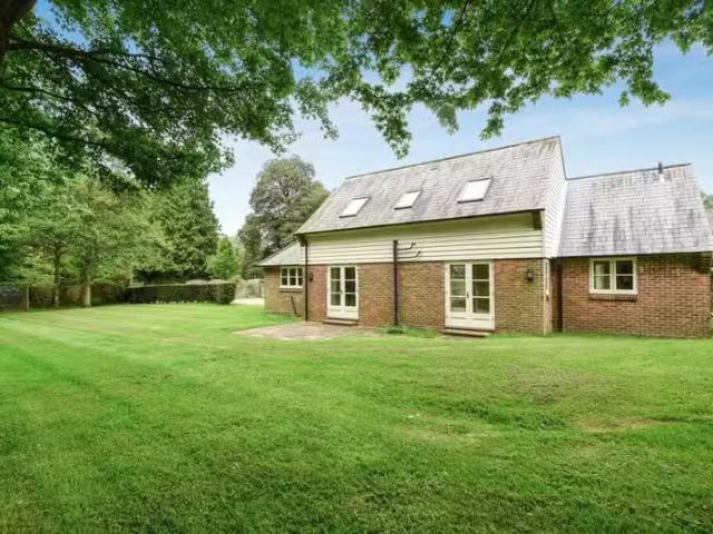 House for rent in Perryfields, West Sussex