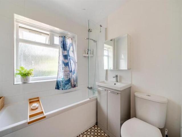 Farm for rent in Fairlands, Guildford
