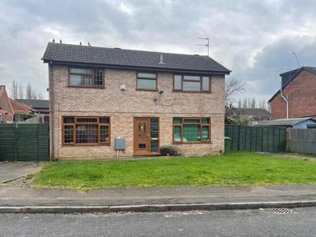 House for rent in Aldersley, West Midlands