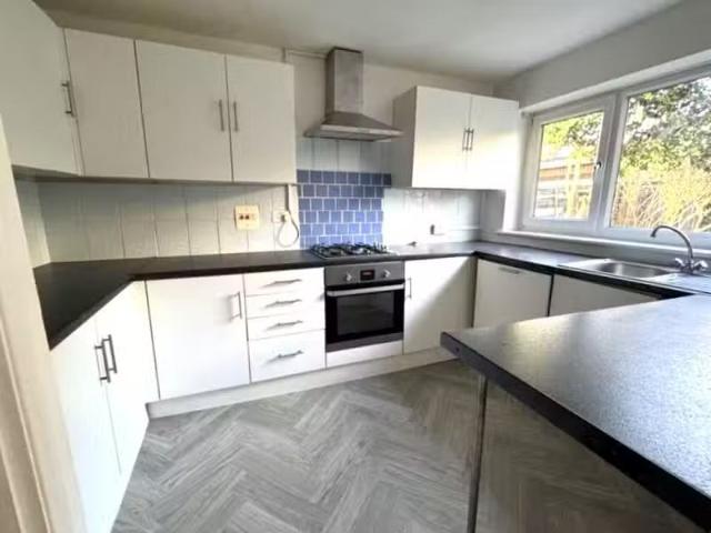 House for rent in Row Town, Surrey