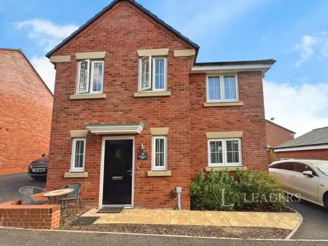 House for rent in Green Close, Warwickshire