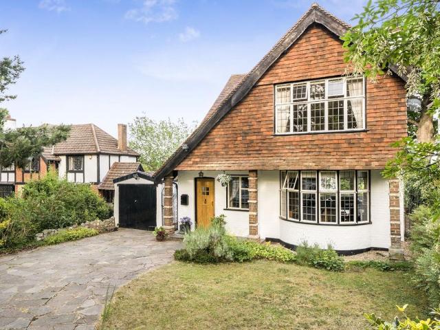House for sale in Woodcote, Epsom