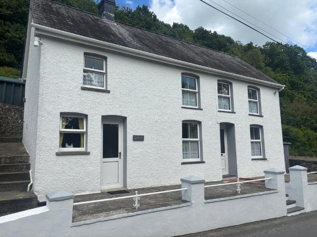 House for sale in Gorsgoch, Wales
