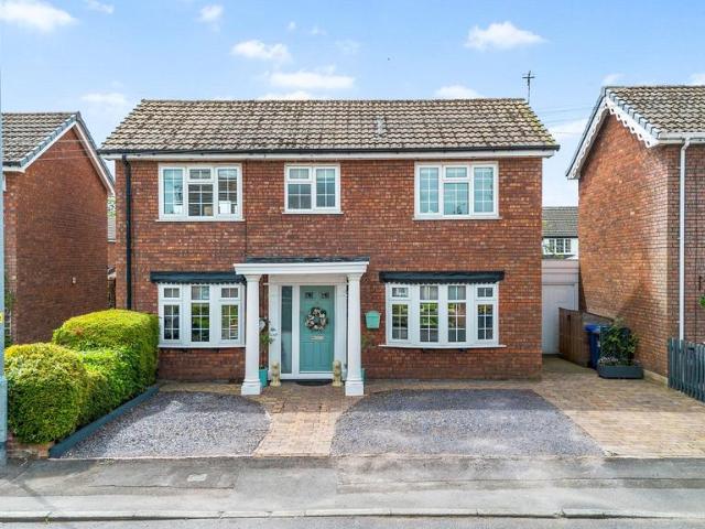 House for sale in Lingley Green, Warrington