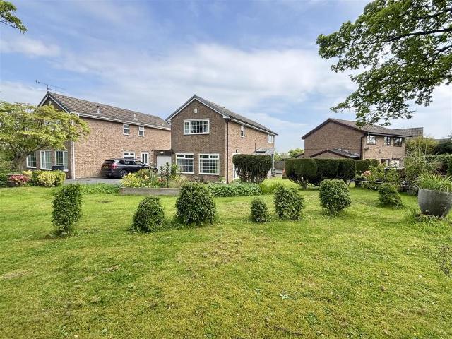 House for sale in Broad Folds, Clayton