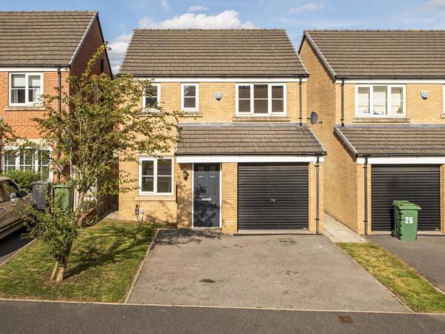 House for sale in Grimes Dyke, Leeds