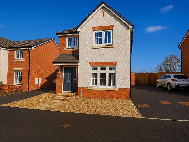 House for sale in Tonyrefail, Coedely