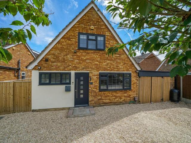 House for sale in Caddington, Bedfordshire