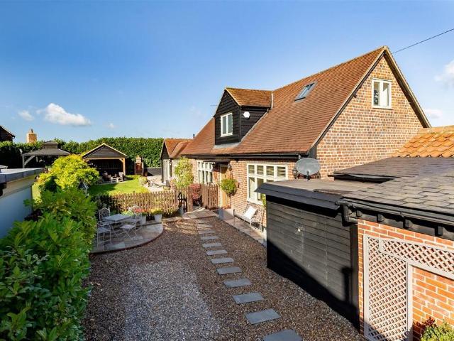 House for sale in Coopersale Street, Epping