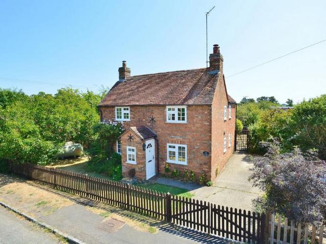 House for sale in Dorton, Buckinghamshire