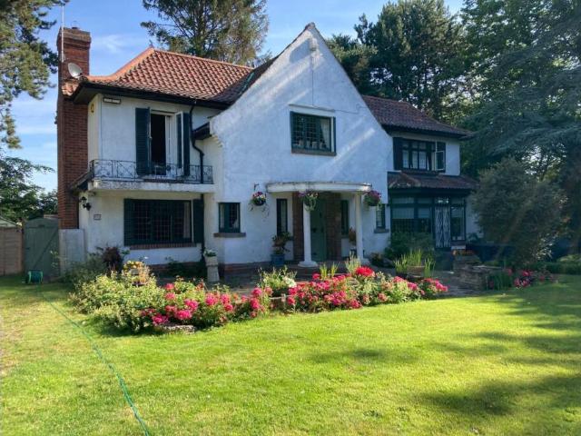 House for sale in Costhorpe, East Midlands