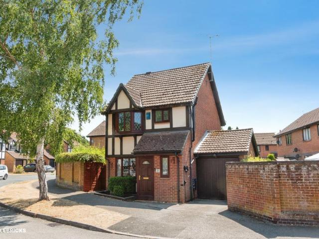 House for sale in Heol-las, Surrey