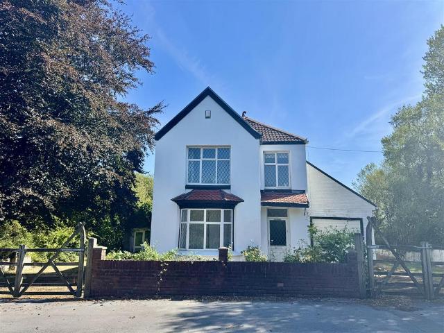 House for sale in Cwmgwili, Wales