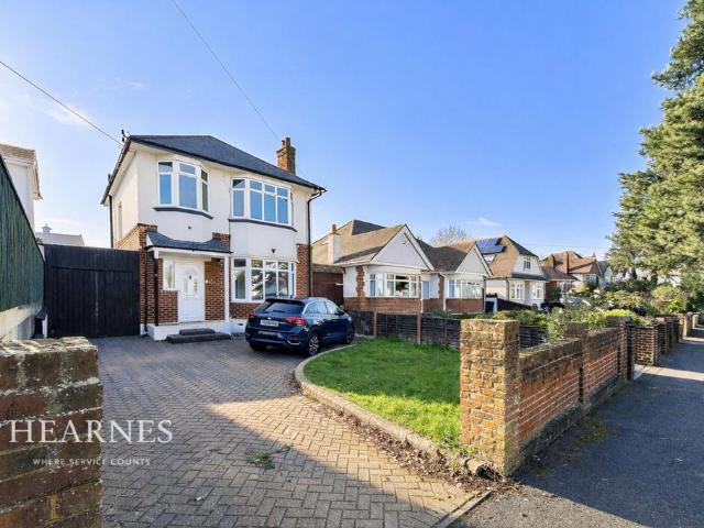 House for sale in Throop, Bournemouth