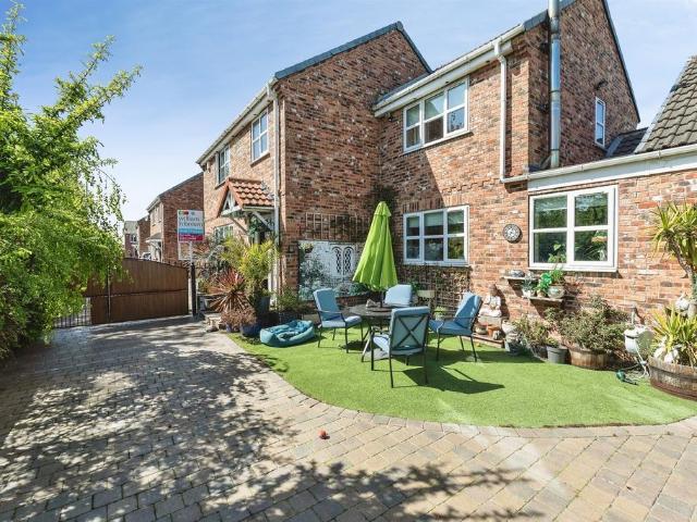 House for sale in Knottingley, West Yorkshire